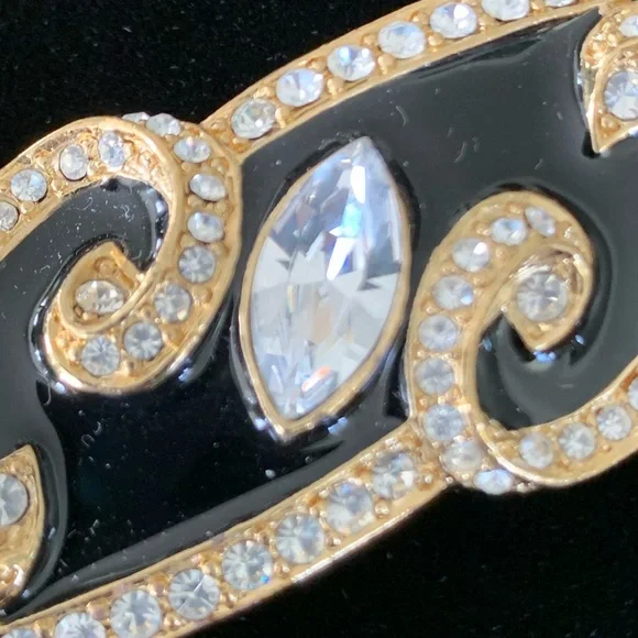 Vintage Crown Trifari Brooch - Picture 3 of 8